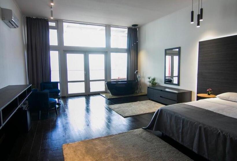 سوییت با چشمانداز دریا, Club House Arkadia Beach