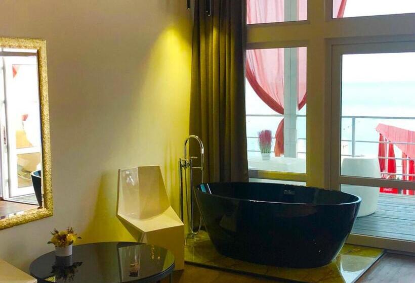 سوییت با چشمانداز دریا, Club House Arkadia Beach