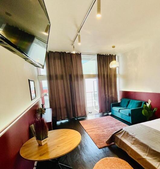 اتاق لوکس با چشمانداز دریا, Club House Arkadia Beach