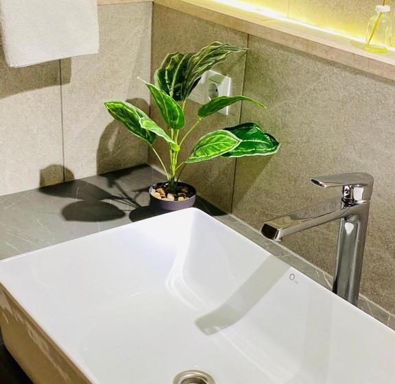 اتاق لوکس با چشم‌انداز دریا, Club House Arkadia Beach
