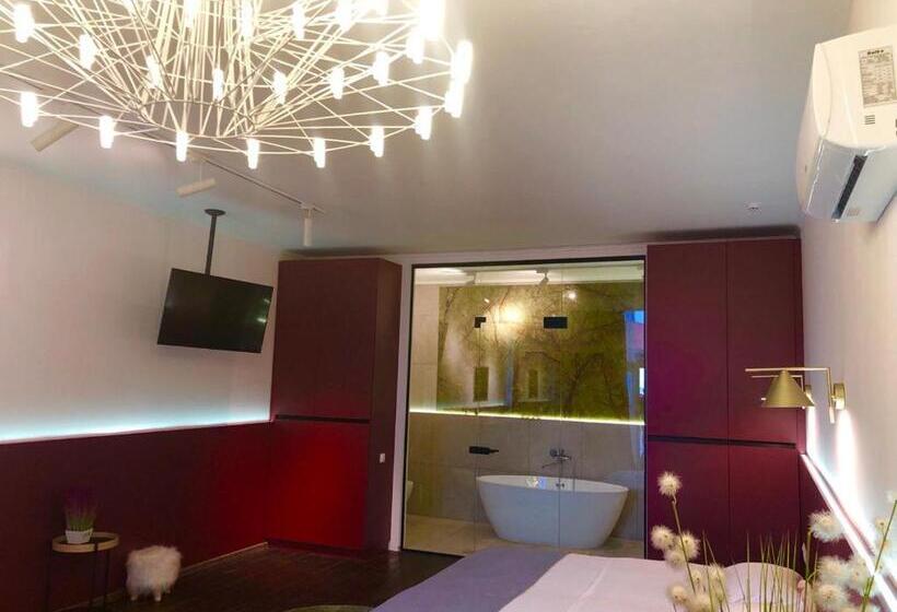 اتاق لوکس با چشمانداز دریا, Club House Arkadia Beach