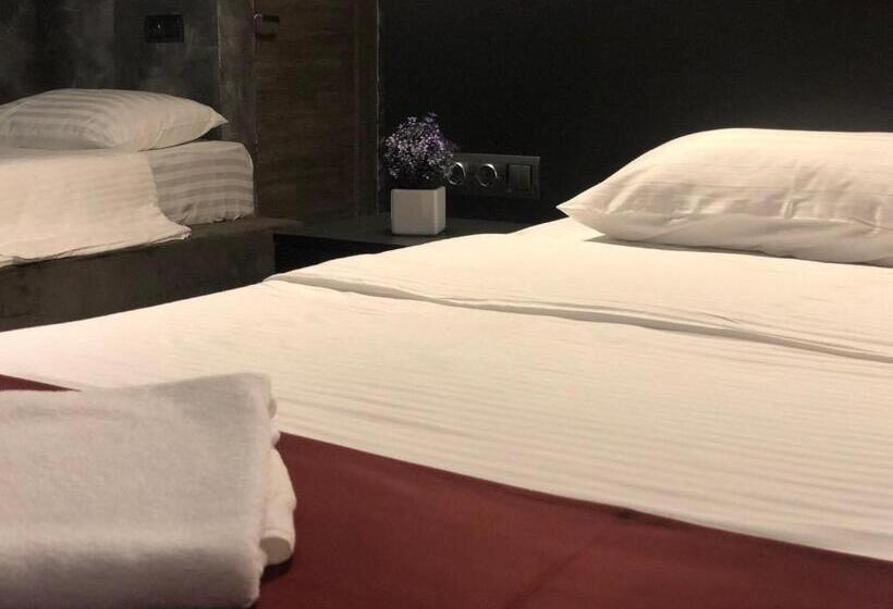 اتاق خانوادگی, Club House Arkadia Beach