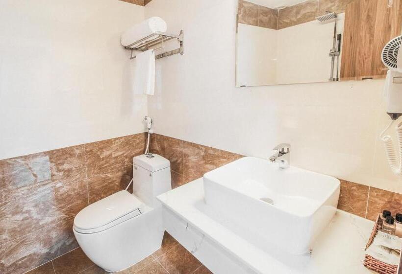 اتاق سوپریور با تخت بزرگ, Grand Lee