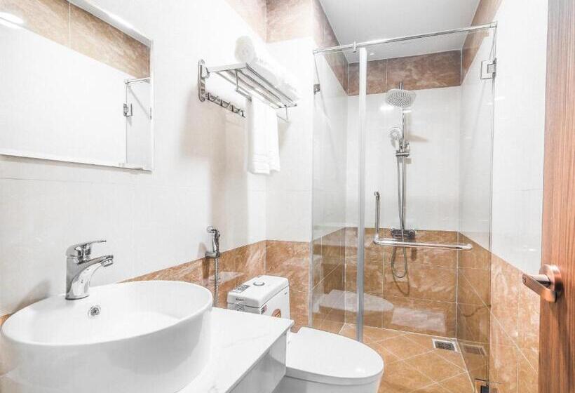 اتاق لوکس با تخت بزرگ, Grand Lee