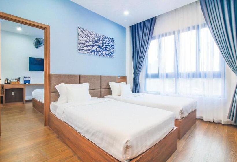 اتاق خانوادگی, Grand Lee