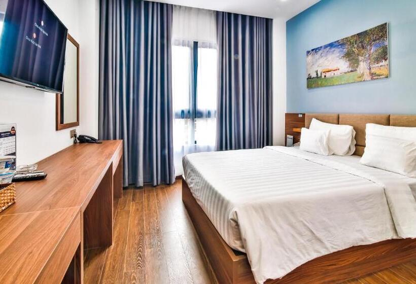 اتاق خانوادگی, Grand Lee