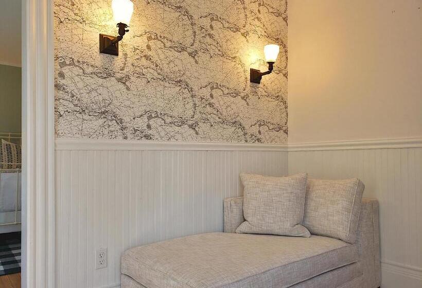 Хижина, Sand Bar Cottage Inn