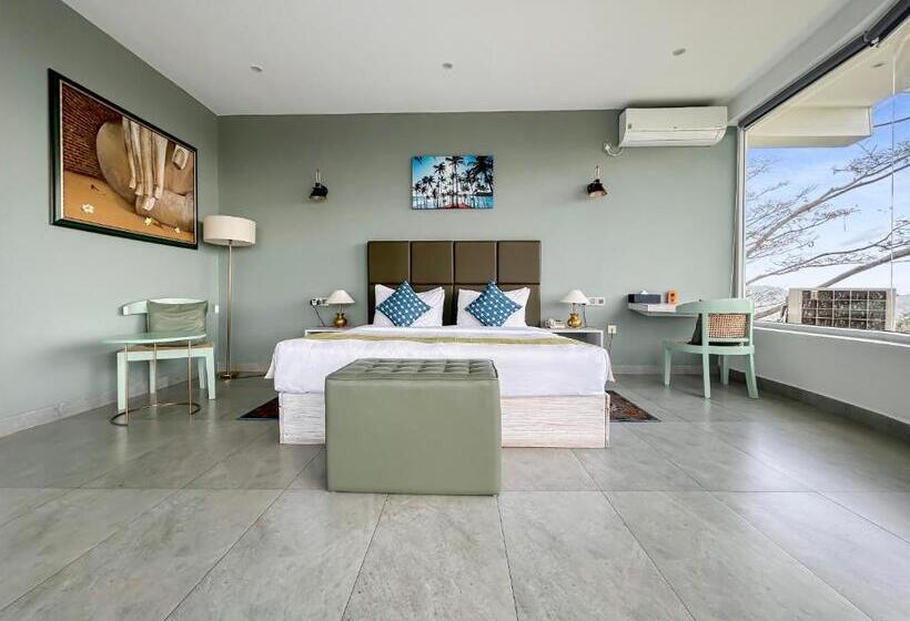 Deluxe Room with Balcony, The Summit