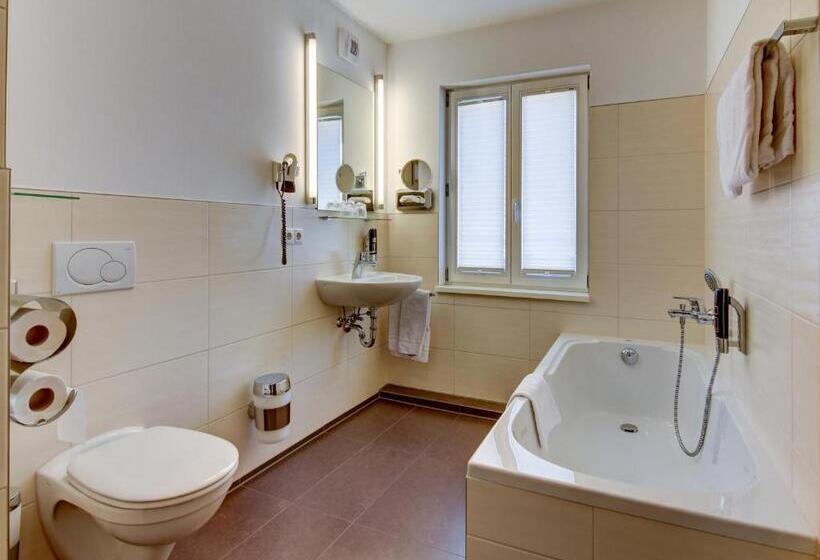 غرفة ديلوكس رباعية, Wertheimer Stuben