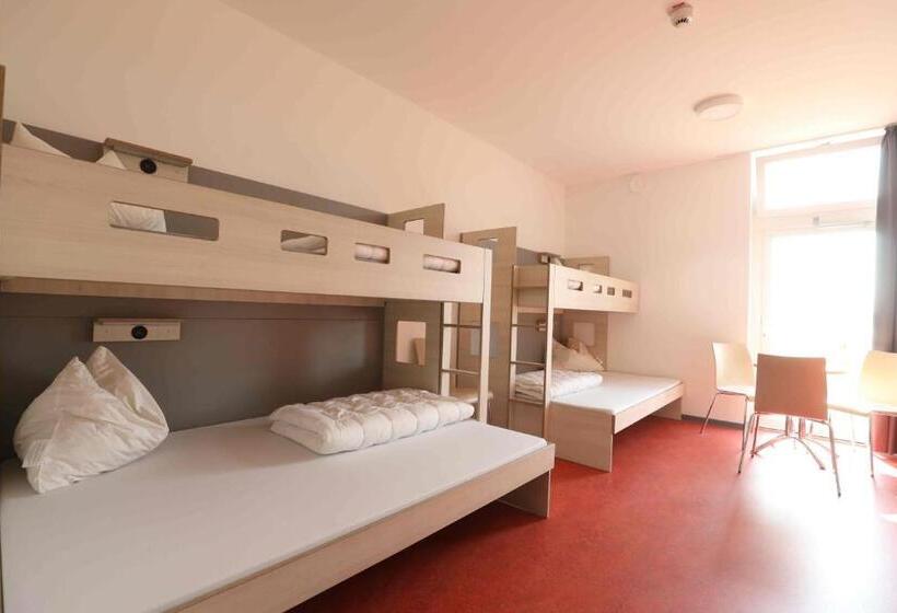 Семейный Номер, Jugendherberge Bad Malente