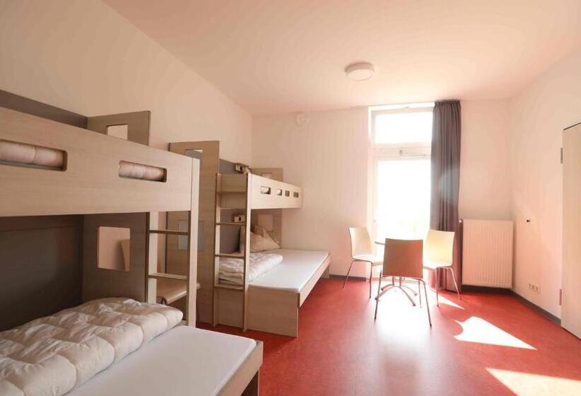 Семейный Номер, Jugendherberge Bad Malente