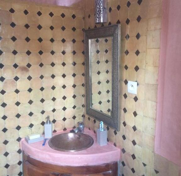 חדר סטנדרט לשלושה, Riad Aicha