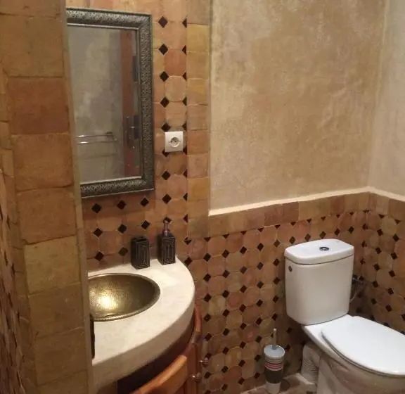 اتاق استاندارد سه نفره, Riad Aicha