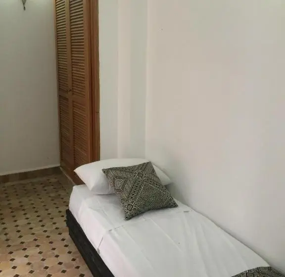 اتاق استاندارد سه نفره, Riad Aicha