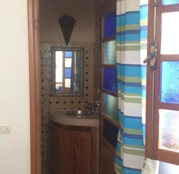 اتاق استاندارد چهار تخته, Riad Aicha