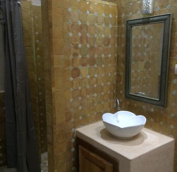 חדר סטנדרט לשלושה, Riad Aicha