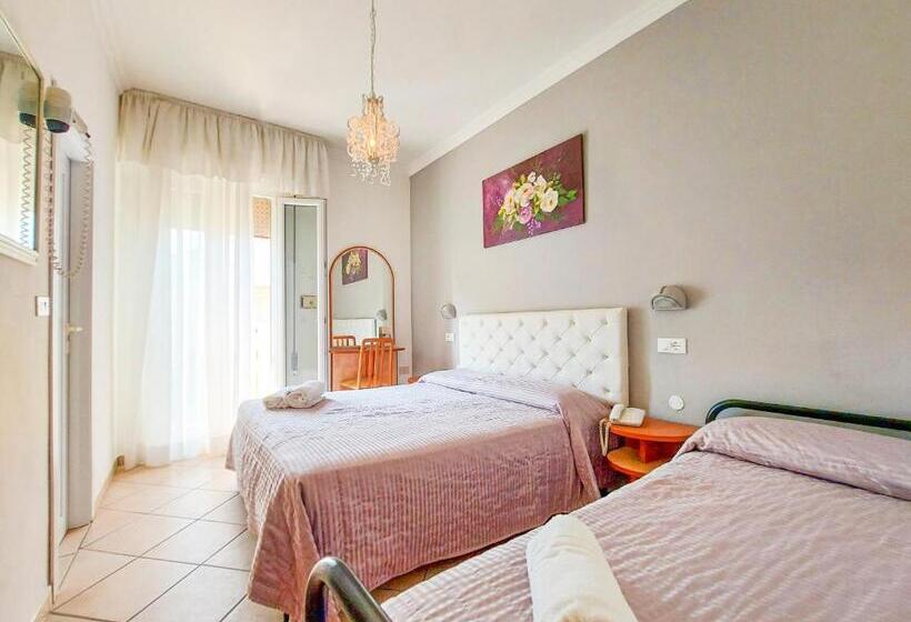 غرفة كومفورت ثلاثية, Explorer