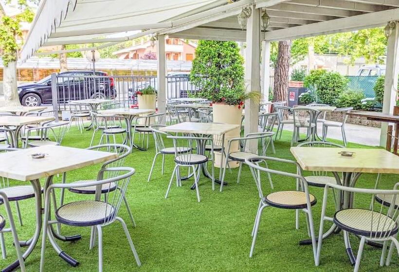 غرفة كومفورت ثلاثية, Explorer