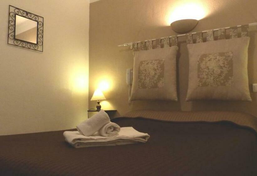 חדר סופריור נוף לגינה, Lou Garbin