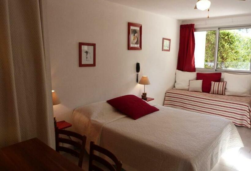 חדר סופריור לשלושה עם נוף לגינה, Lou Garbin