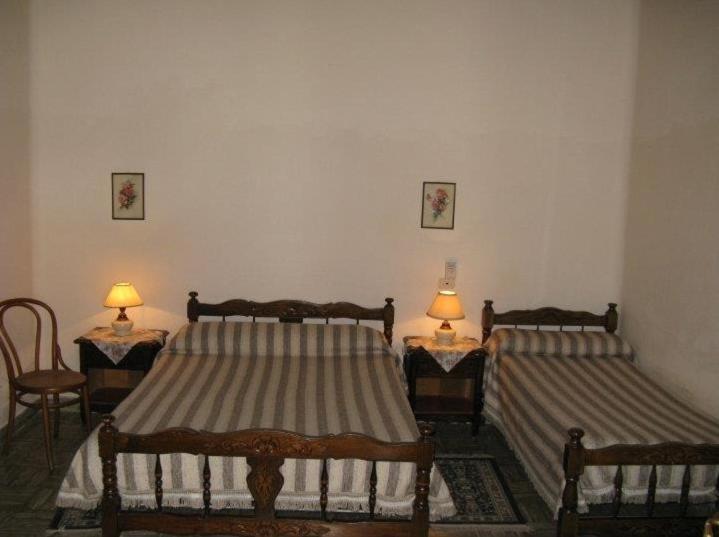 חדר סטנדרט לשלושה, Plaza