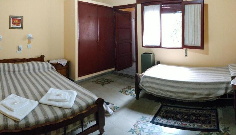 חדר סטנדרט לשלושה, Plaza