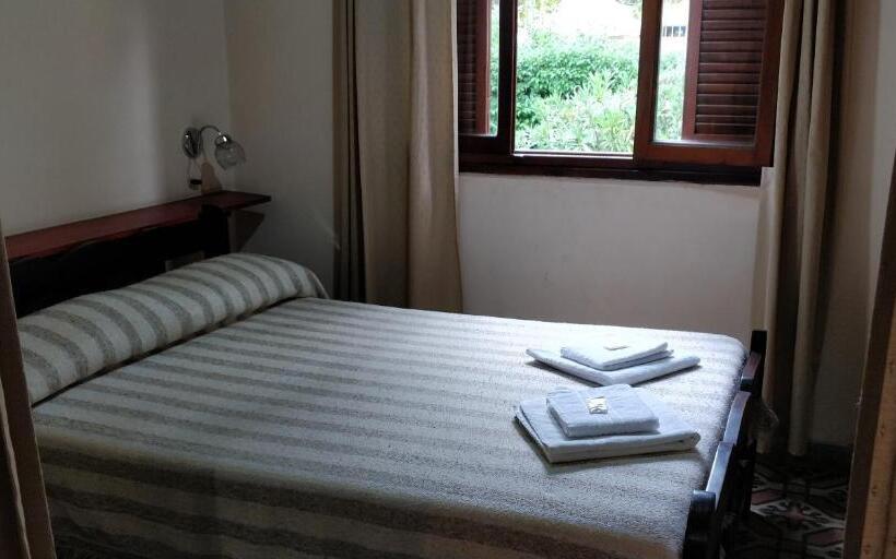 דירת חדר, Plaza