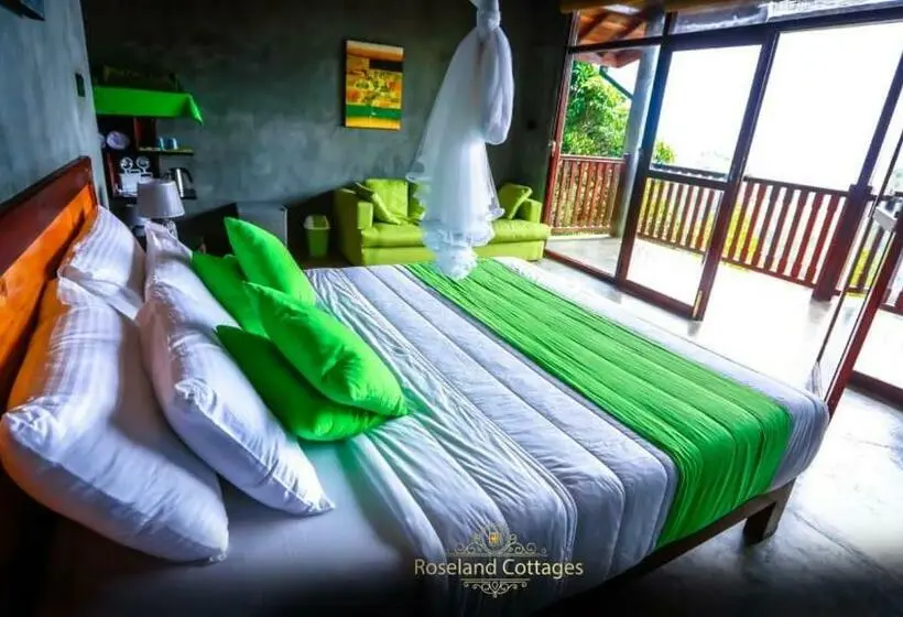 Deluxe Kolmen Hengen Huone, Roseland Cottages