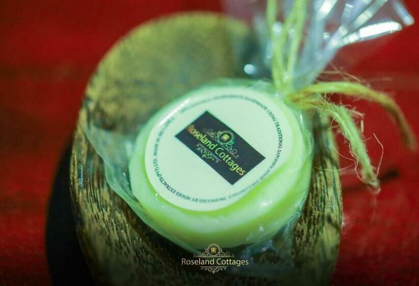 اتاق لوکس سه تخته, Roseland Cottages