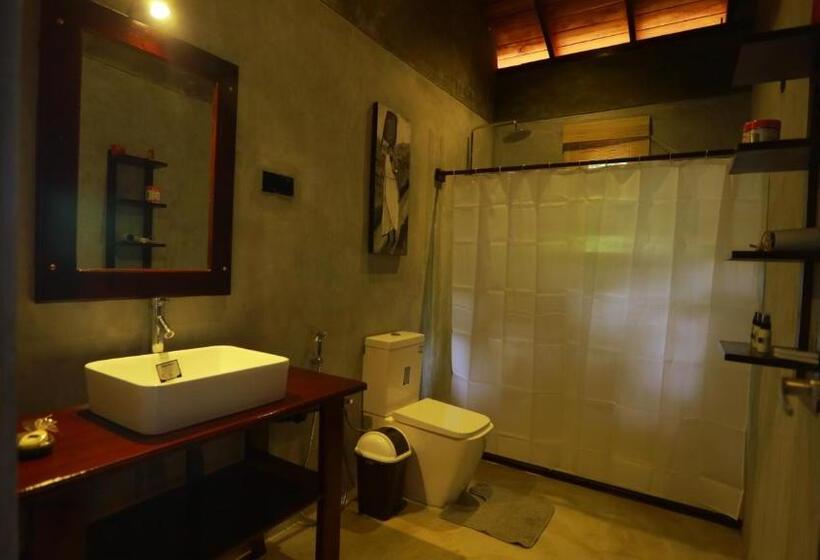 اتاق لوکس سه تخته, Roseland Cottages