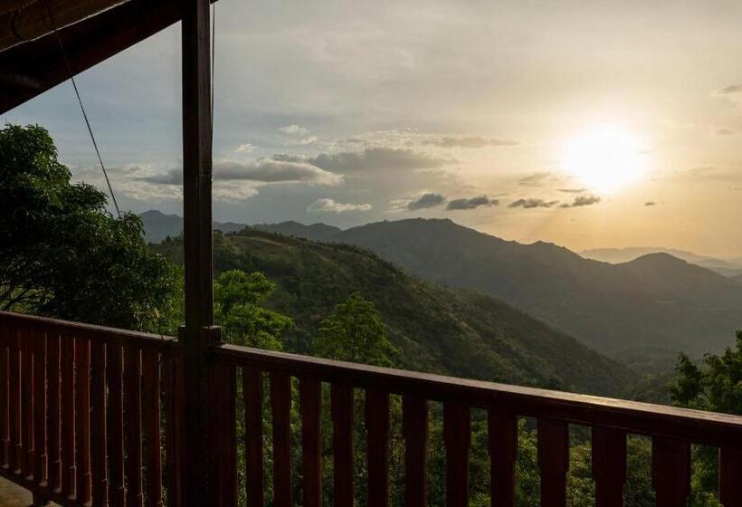 اتاق لوکس با بالکن, Roseland Cottages