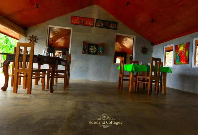 اتاق خانوادگی, Roseland Cottages