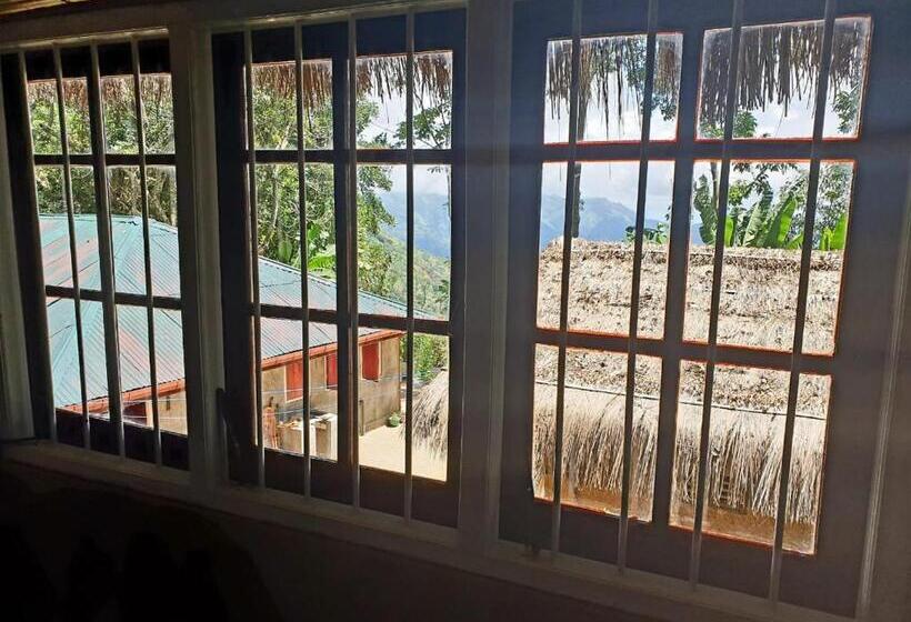 اتاق خانوادگی, Roseland Cottages