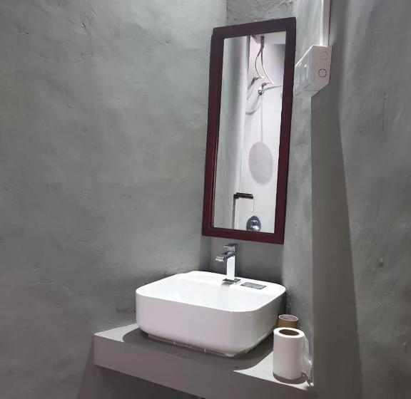 اتاق خانوادگی, Roseland Cottages