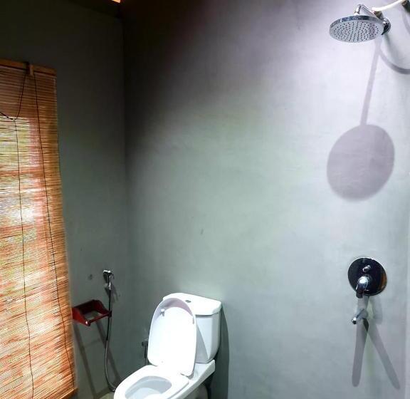 اتاق خانوادگی, Roseland Cottages