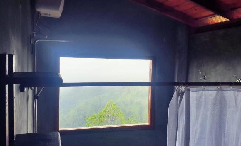 اتاق لوکس چهار تخته, Roseland Cottages