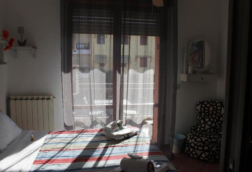 اتاق استاندارد با سرویس بهداشتی مشترک, Civico 26