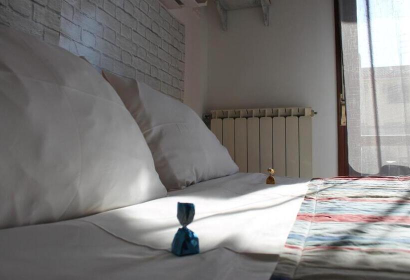 اتاق استاندارد با سرویس بهداشتی مشترک, Civico 26