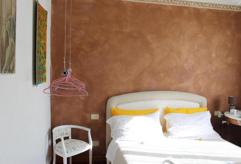 اتاق استاندارد سه نفره, Civico 26