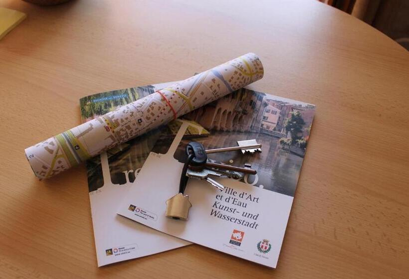 اتاق استاندارد یک تخته با سرویس بهداشتی مشترک, Civico 26