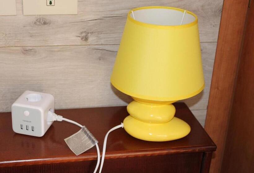 اتاق استاندارد یک تخته با سرویس بهداشتی مشترک, Civico 26