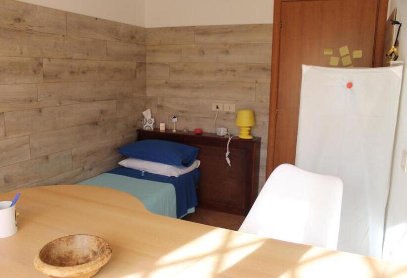 اتاق استاندارد یک تخته با سرویس بهداشتی مشترک, Civico 26