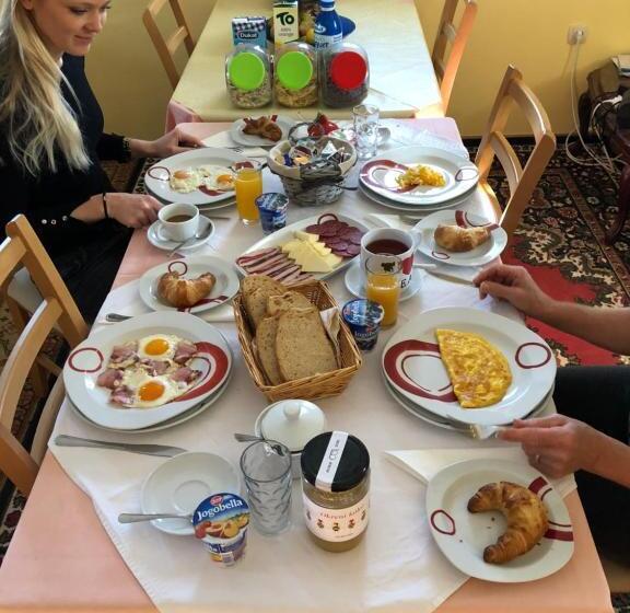 スタンダードルーム, House Izvor