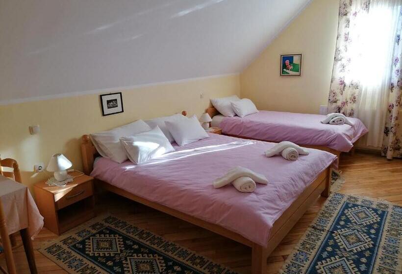 スタンダードトリプルルーム, House Izvor