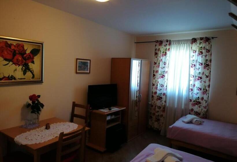 スタンダードトリプルルーム, House Izvor