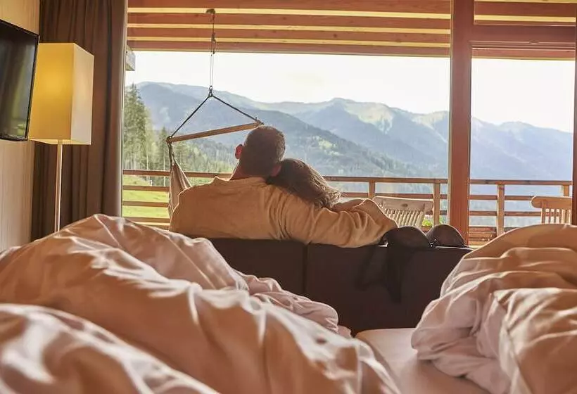 سوییت با چشمانداز کوه, Holzhotel Forsthofalm