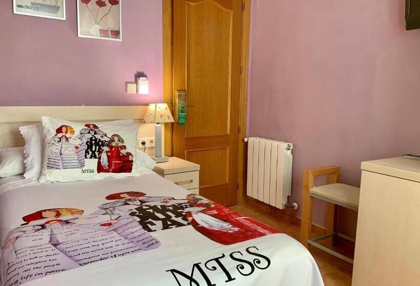 اتاق استاندارد یک نفره, Luz Madrid Rooms