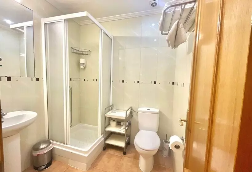اتاق استاندارد یک نفره, Luz Madrid Rooms