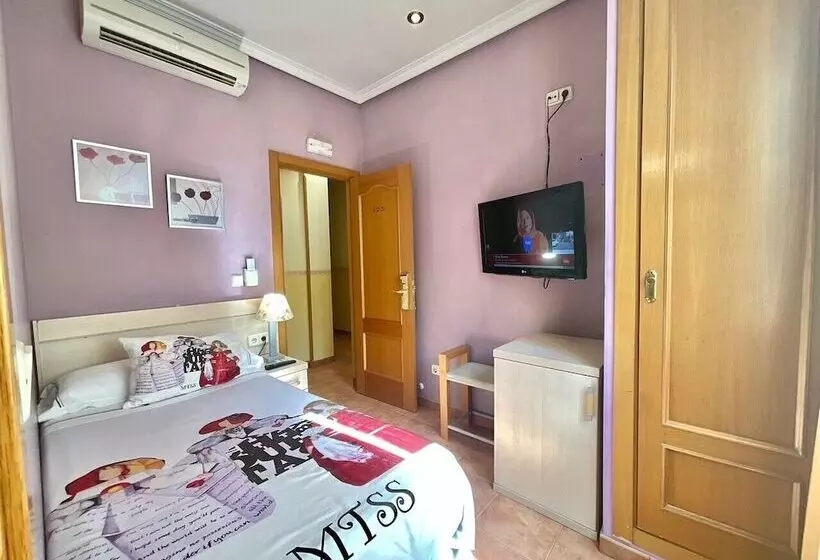 اتاق استاندارد یک نفره, Luz Madrid Rooms