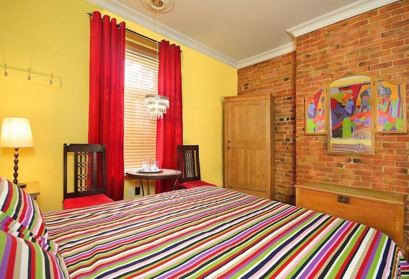 コンフォートルーム, Auberge Les Bons Matins